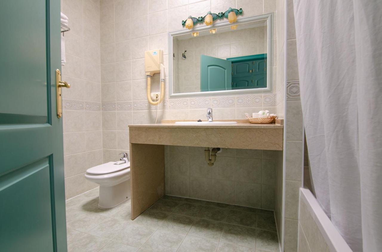 Hostal Manolo Garrucha Kültér fotó